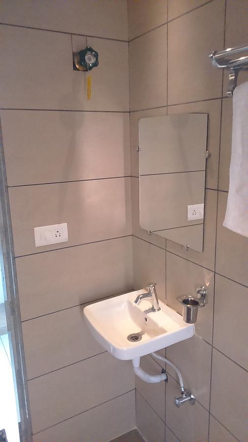 Apple Residency Hotel Pātan Eksteriør billede