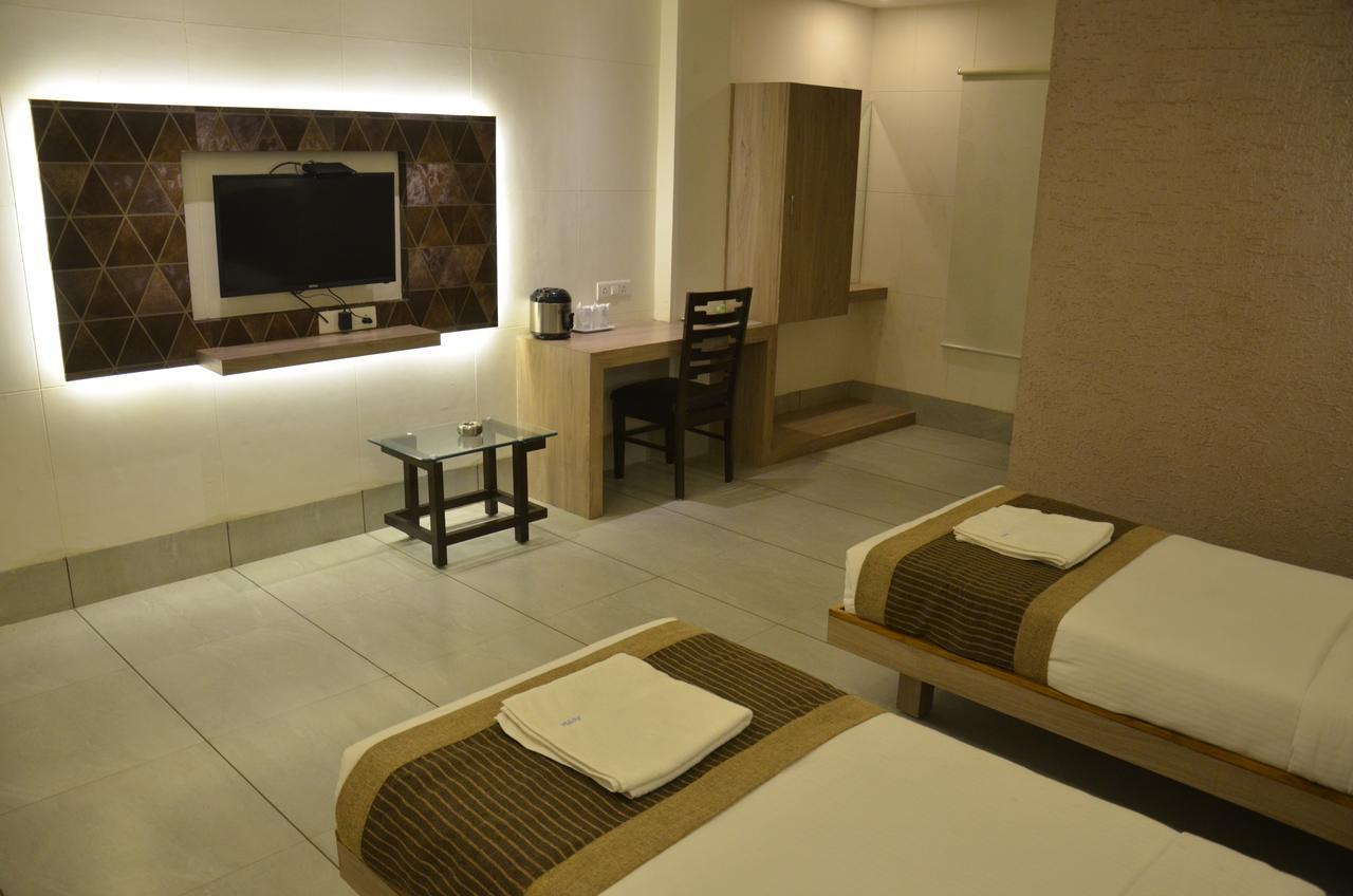 Apple Residency Hotel Pātan Eksteriør billede