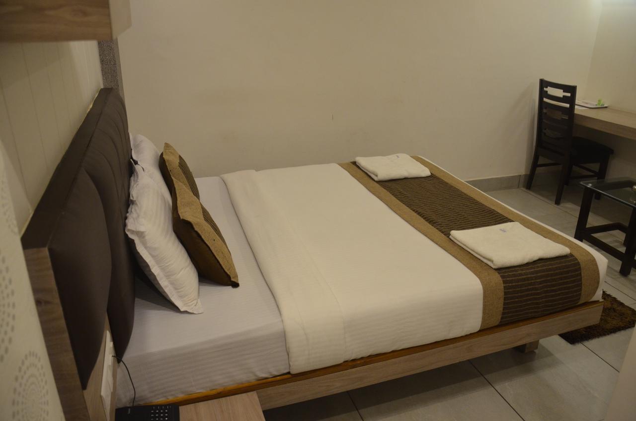 Apple Residency Hotel Pātan Eksteriør billede