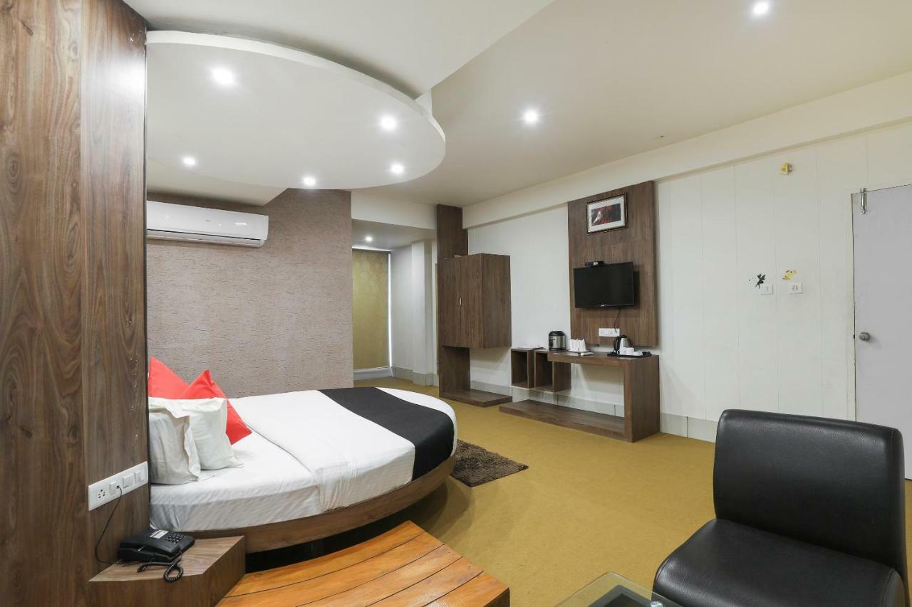 Apple Residency Hotel Pātan Eksteriør billede