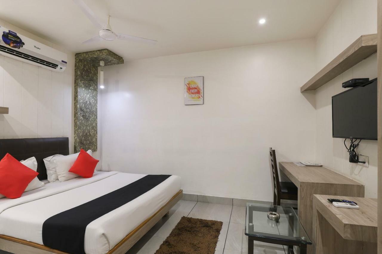 Apple Residency Hotel Pātan Eksteriør billede