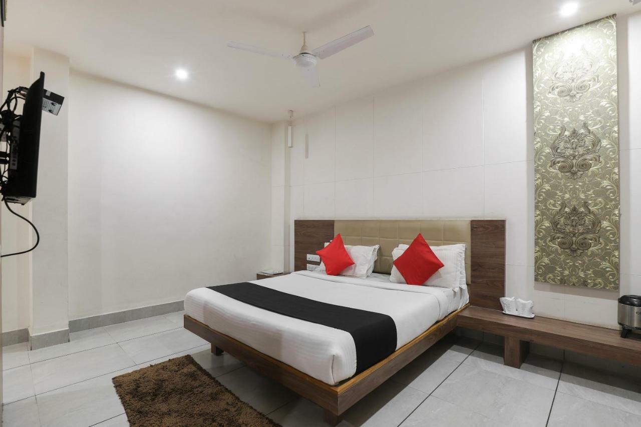Apple Residency Hotel Pātan Eksteriør billede