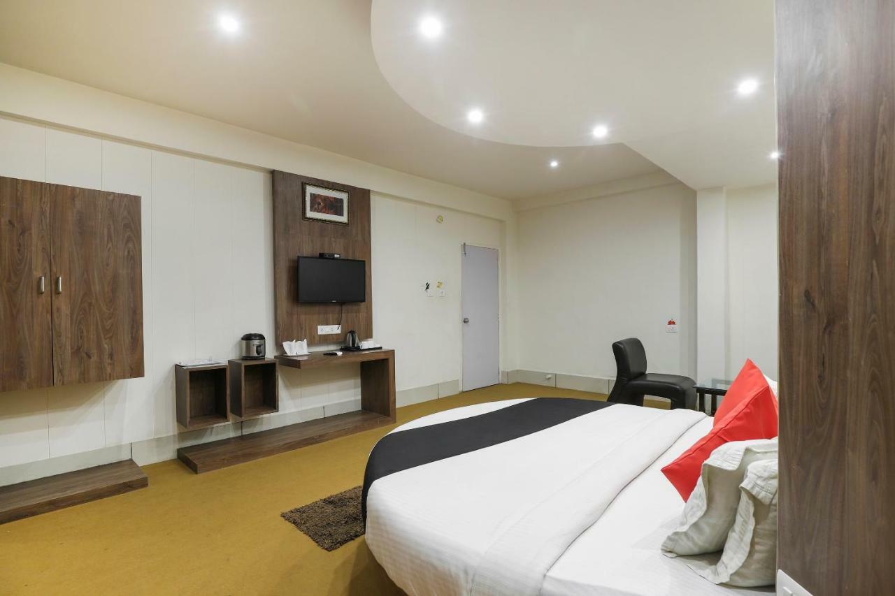 Apple Residency Hotel Pātan Eksteriør billede