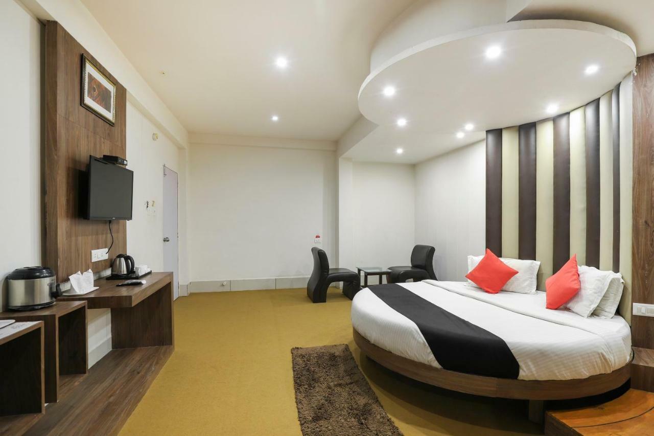 Apple Residency Hotel Pātan Eksteriør billede